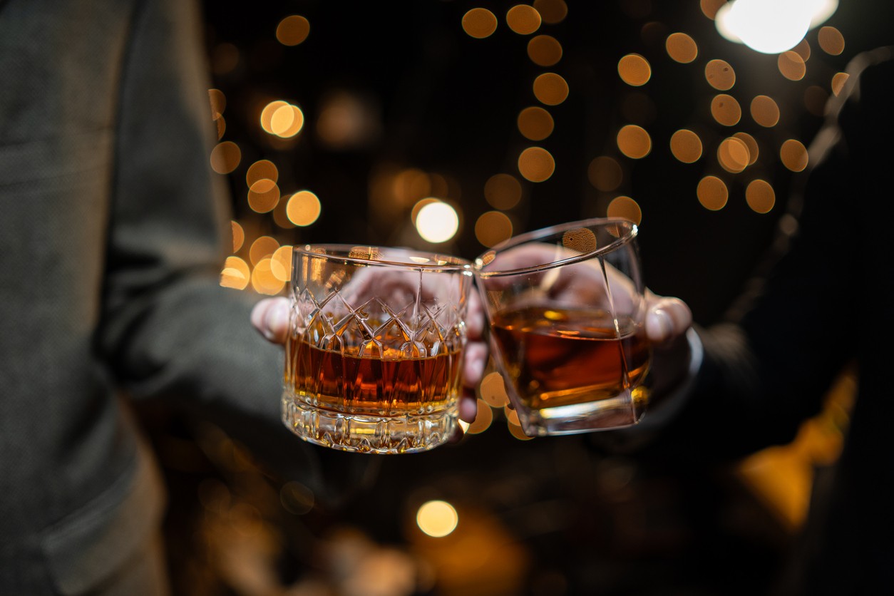 Tmavší alkohol môže spôsobiť silnejšiu opicu.