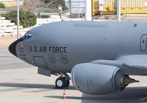 Američki avion za dopunu goriva Boing KC-135 