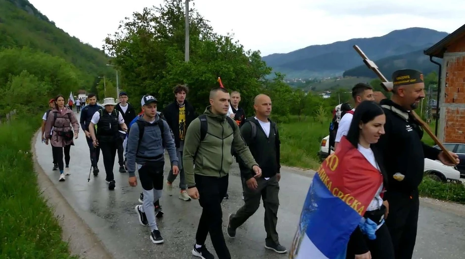 Preko 20 hodočasnika krenulo peške od Rudog do manastira Ostrog