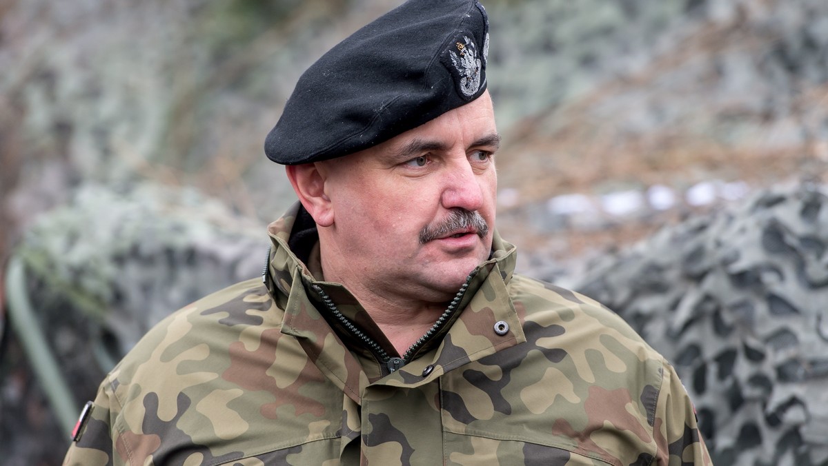 Obecny dowódca 11 Lubuskiej Dywizji Kawalerii Pancernej gen. dyw. Jarosław Mika obejmie stanowisko dowódcy generalnego rodzajów sił zbrojnych - poinformowało dziś BBN. Dotychczasowy dowódca generalny gen. broni Mirosław Różański został odwołany z końcem stycznia.