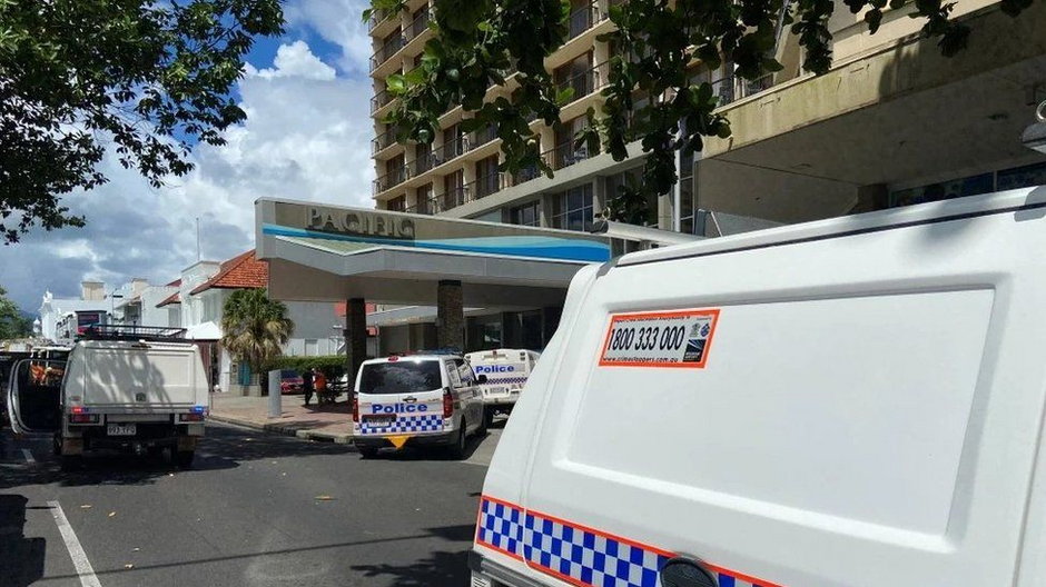 Policja Queensland przed podpalonym hotelem covidowym