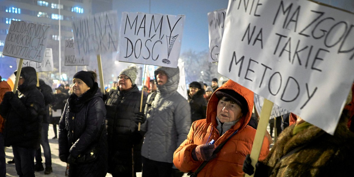 Protest w Polsce, grudzień 2016. Niepewność obywateli w 2017 będzie się pogłębiać