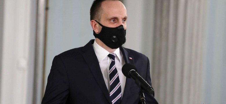 "Tu jest Polska!". Poseł Janusz Kowalski chce usunięcia niemieckich nazw stacji PKP