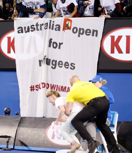 Skandal podczas finału Australian Open. Aktywiści wdarli się na kort