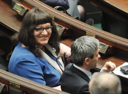 Co robi Jarosław Kaczyński, gdy widzi Annę Grodzką?