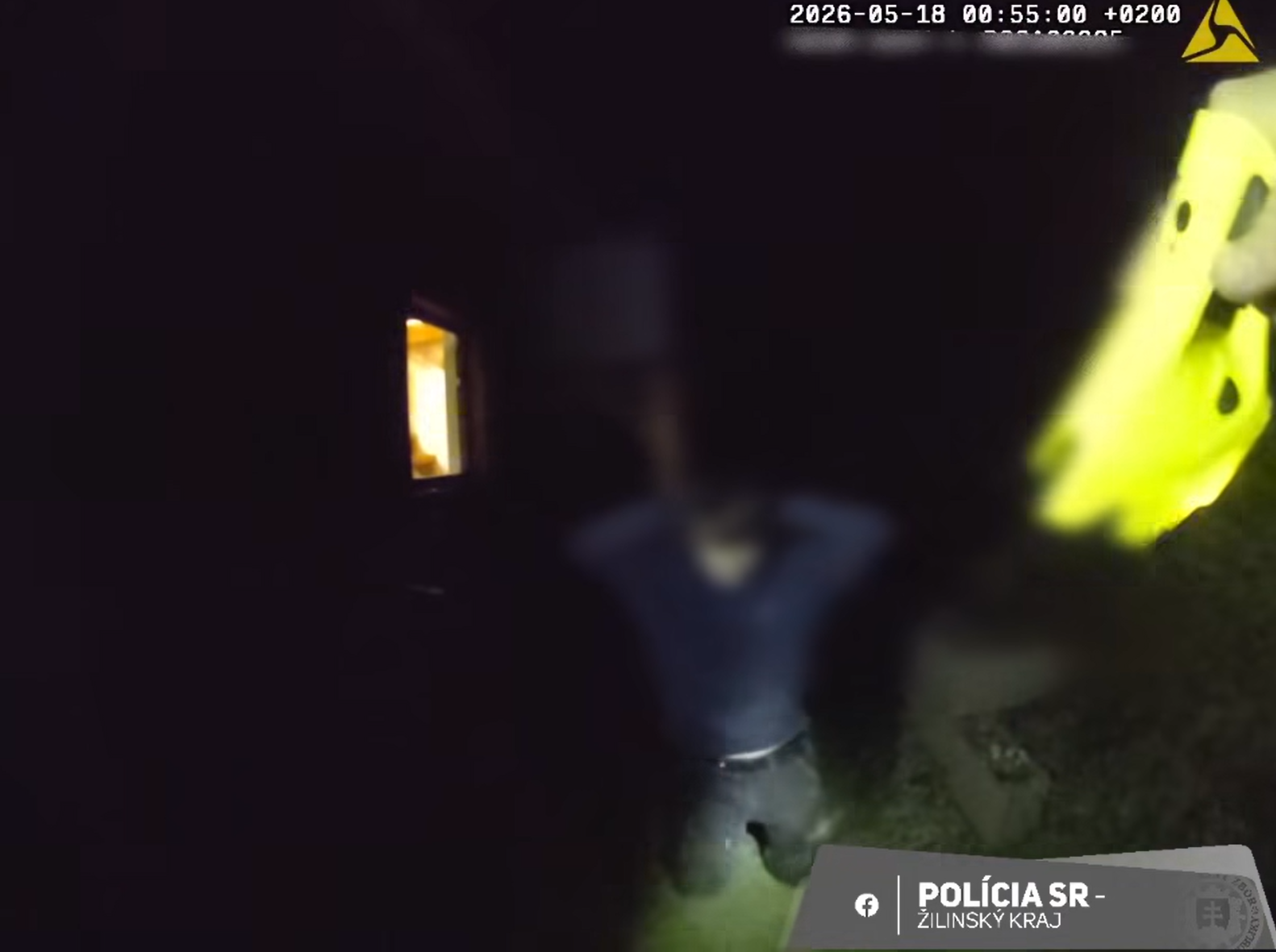 Mladý muž sa mal v Chlebniciach vyhrážať sekerou.