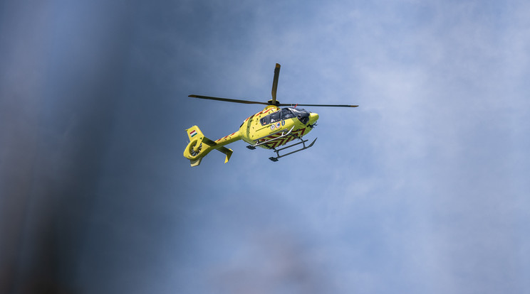 A balesethez mentőhelikoptert riasztottak / Fotó: Zsolnai Péter
