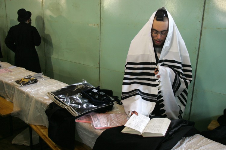 W uroczystościach uczetniczyło ok 6000 chasydów