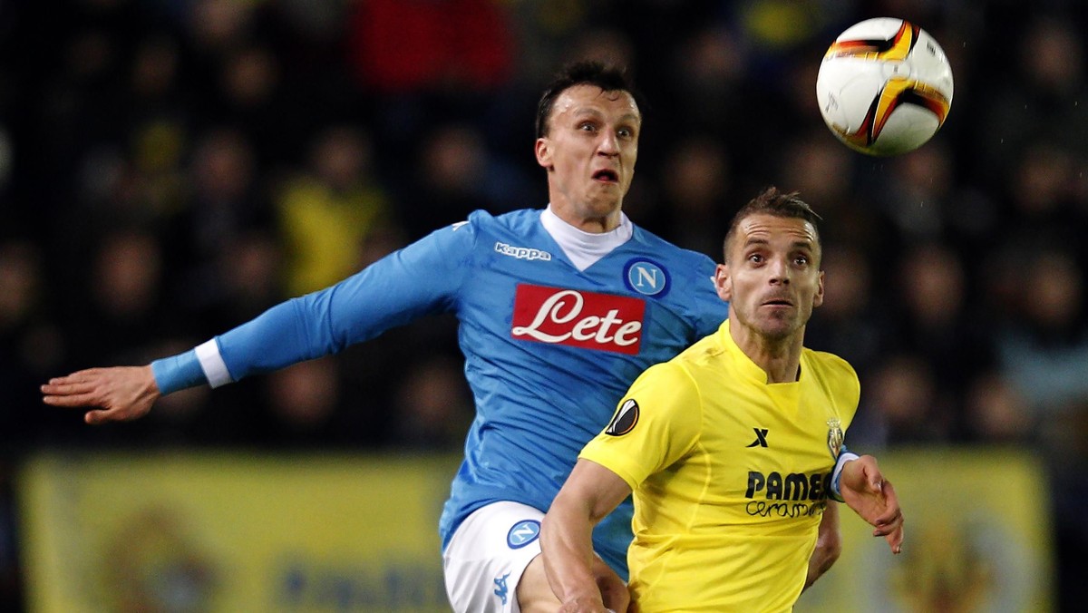 Mimo naprawdę dobrego meczu Napoli żegna się z Ligą Europy w 1/16 finału. Włosi tylko zremisowali w rewanżu u siebie z Villarreal 1:1 (1:0) i odpadli z rozgrywek. Gole strzelali: Marek Hamsik i Tomas Pina. Hiszpanie obronili jednobramkową zaliczkę z pierwszego spotkania.