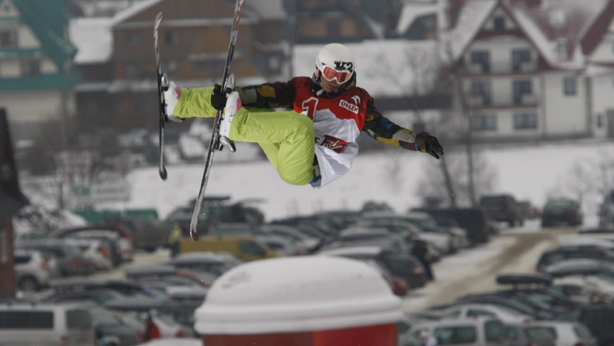 Śnieżne miasteczko po raz drugi odwiedziło Tatry i przez sześć dni (17-22 luty) organizowało atrakcje dla narciarzy i snowboardzistów w Białce Tatrzańskiej. Ponad 250 osób wzięło udział w zawodach slalomowych, freestyle’owych oraz wyścigach na dmuchanych oponach.