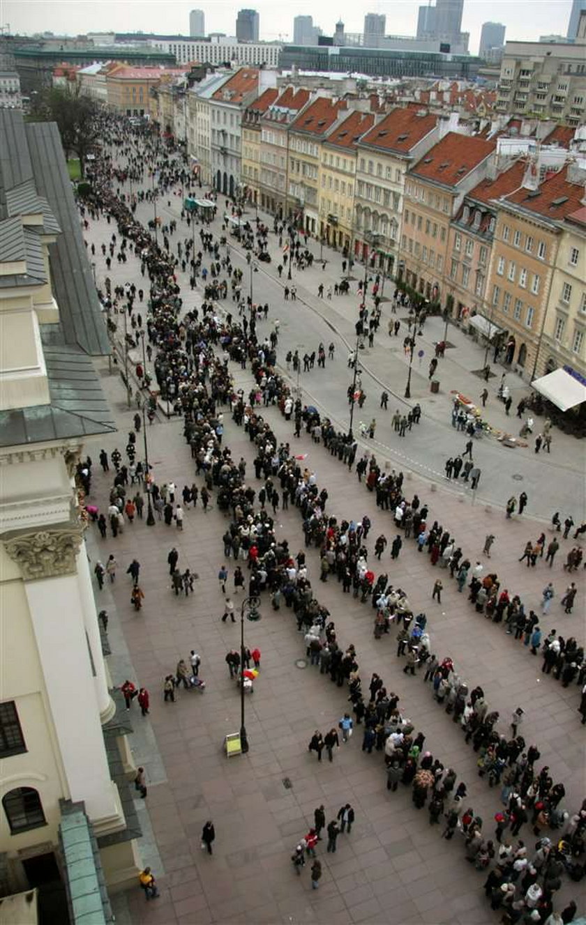 kolejka, Krakowskie Przedmieście, trumna, Pałac Prezydencji, śmierć, Lech Kaczyński