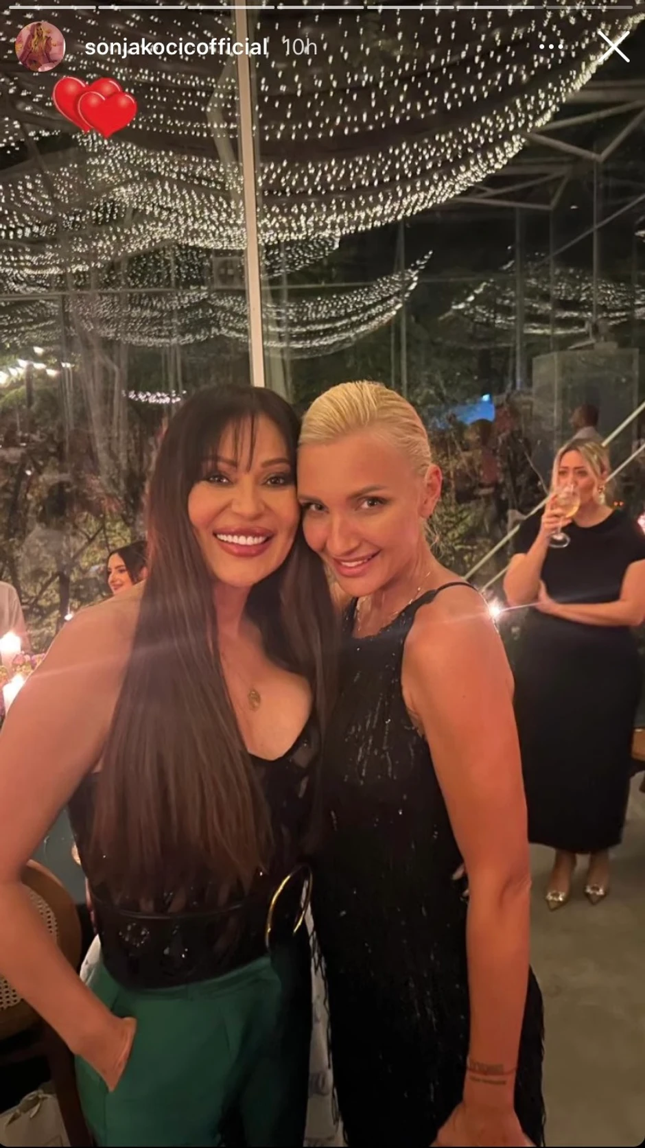 Ceca sa pevačicom Sonjom Kocić na svadbi