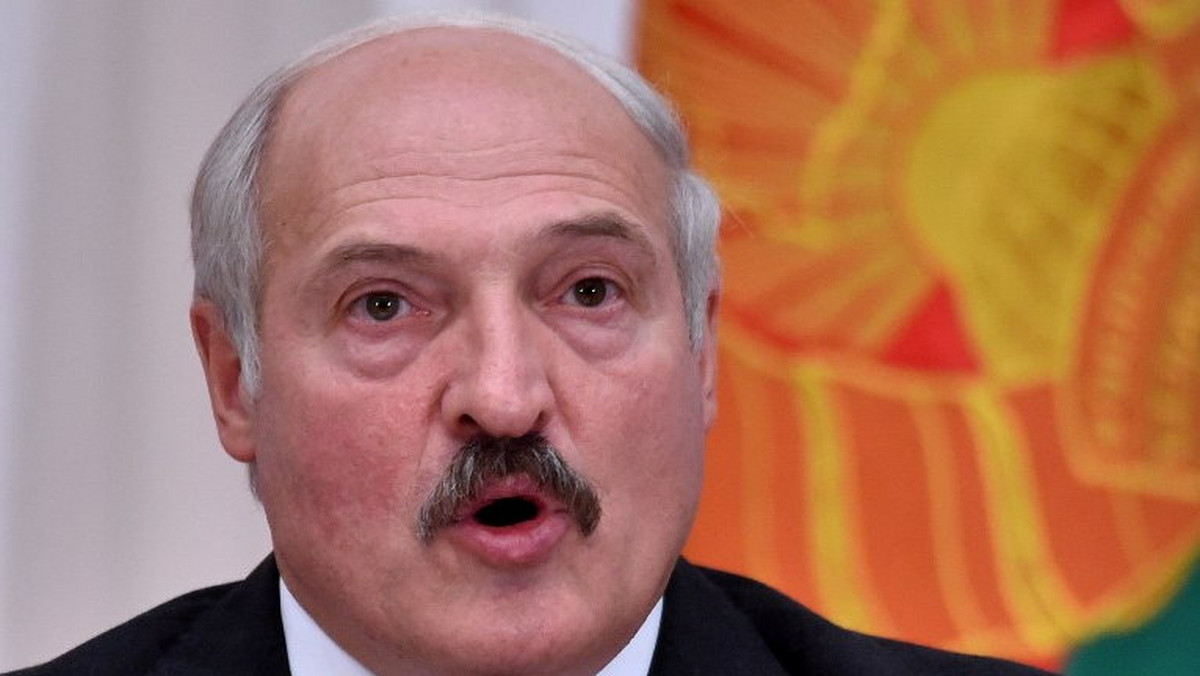Prezydent Białorusi obawia się, że tak zwany rosyjski “paliwowy manewr podatkowy” doprowadzi do strat finansowych jego kraju. Aleksander Łukaszenka na spotkaniu z kierownictwem izby niższej parlamentu poinformował, że do Moskwy pojadą białoruscy specjaliści w celu omówienia problemu.