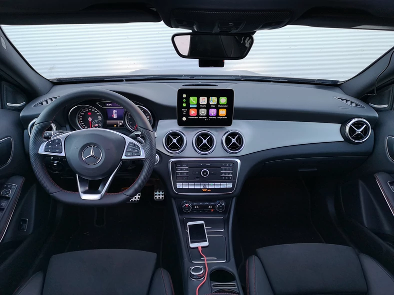 Mercedes GLA - w wyposażeniu podstawowa nawigacja Garmin z Android Auto i CarPlay