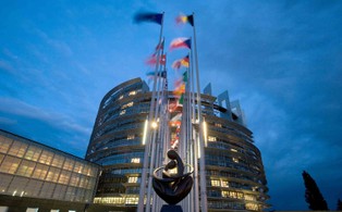 Ekspert: Orban miał łatwiej w Parlamencie Europejskim niż obecny polski rząd