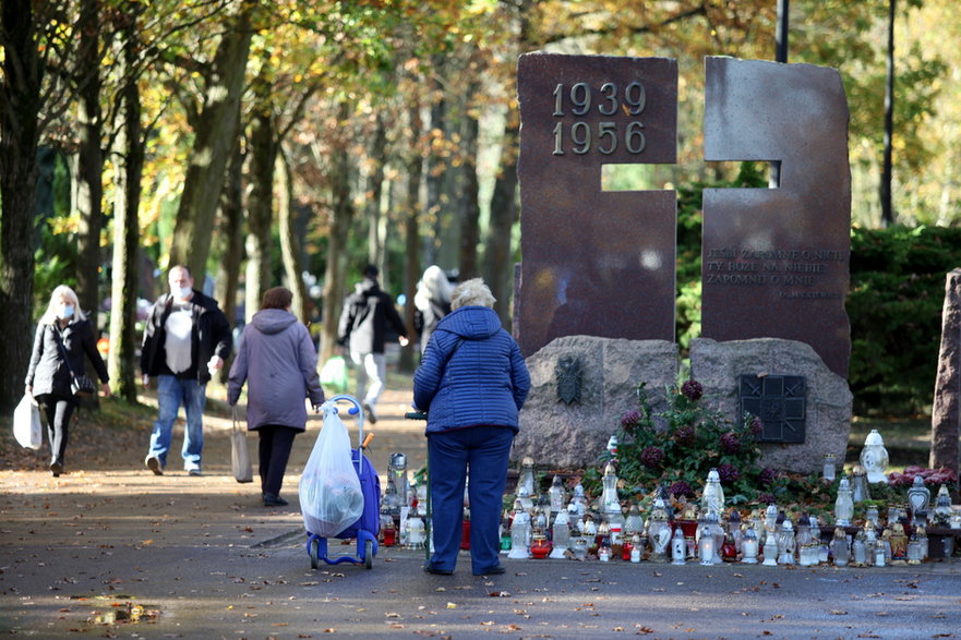 Bramy cmentarza w Gorzowie zostały otwarte o godzinie 7:00