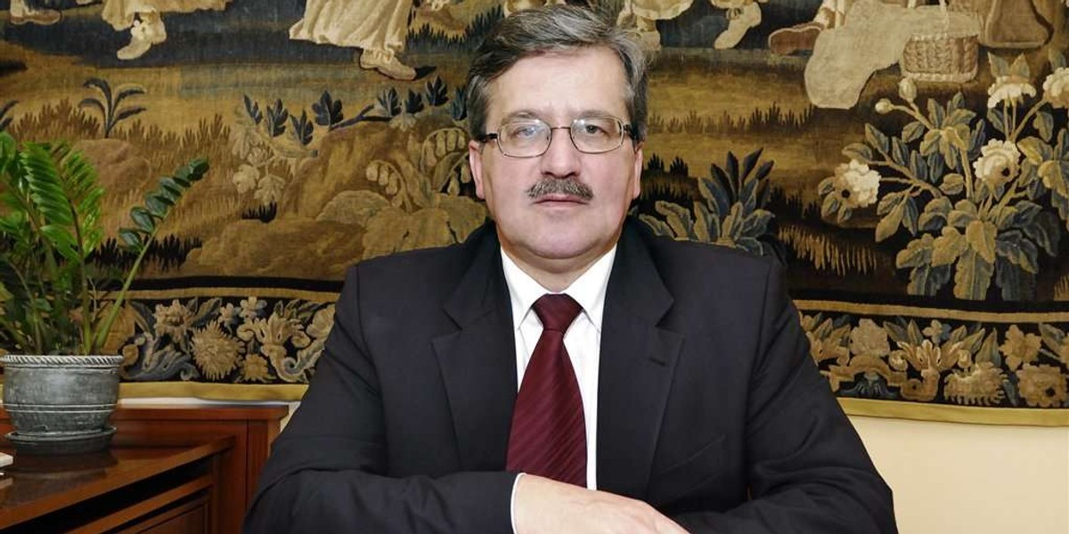 Komorowski przeprosił wierszykiem za zakupy