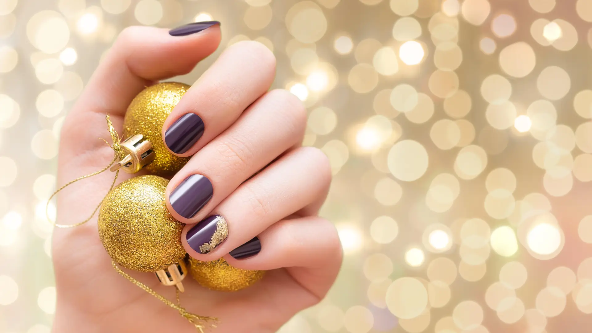 15 pomysłów na świąteczny manicure. Bez kiczu i bez nudy