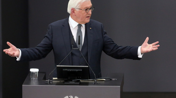 Frank-Walter Steinmeier német államfő beszédet mond, miután a 736 fős parlament és az annak tagjaival megegyező létszámú tartományi képviselők újraválasztották a szövetségi gyűlésben Berlinben  / Fotó: MTI/EPA Pool/Adam Berry