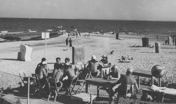 Bar na plaży w Gdyni w 1939 r.