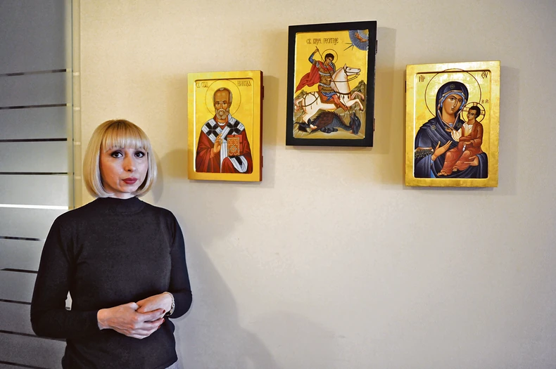 Pored ikona koja je sama uradila 