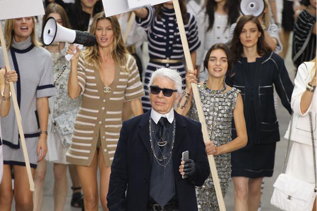 Felejthetetlen Chanel bemutatók, amit Karl Lagerfeld zsenialitásának köszönhettünk