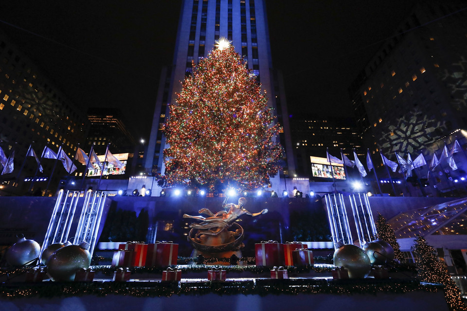 Choinka w Rockefeller Center rozbłysła 50 tys. świateł