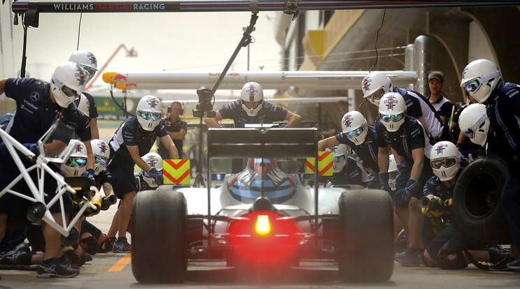 Felipe Massa autóján a Williams szerelői 1,92 másodperc alatt cserélték le a kerekeket – idén egyelőre ők a leggyorsabbak /Fotó: Europress-Getty Images