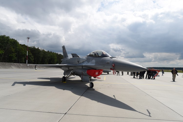 32 Baza Lotnictwa Taktycznego w Teodorach, (gm/cat) PAP/Grzegorz Michałowski