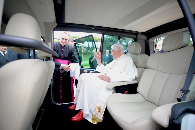 Francuski koncern Renault przekazał Watykanowi dwa samochody o napędzie całkowicie elektrycznym, wyprodukowane specjalnie na potrzeby papieża