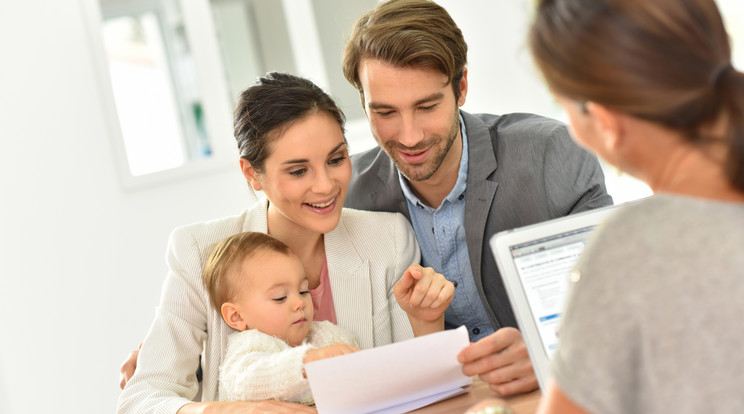 Önsegélyező pénztártagként rendszeres támogatást is kérhetnek a szülők /Fotó: Shutterstock