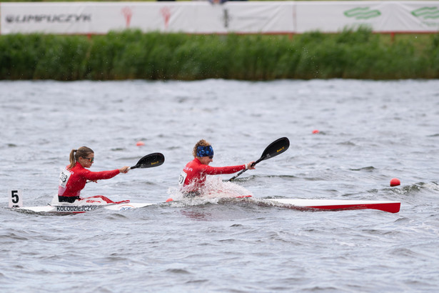 Polki Katarzyna Kołodziejczyk i Justyna Iskrzycka w wyścigu K2 500m podczas zawodów kajakarskiego Pucharu Świata na poznańskim torze Malta