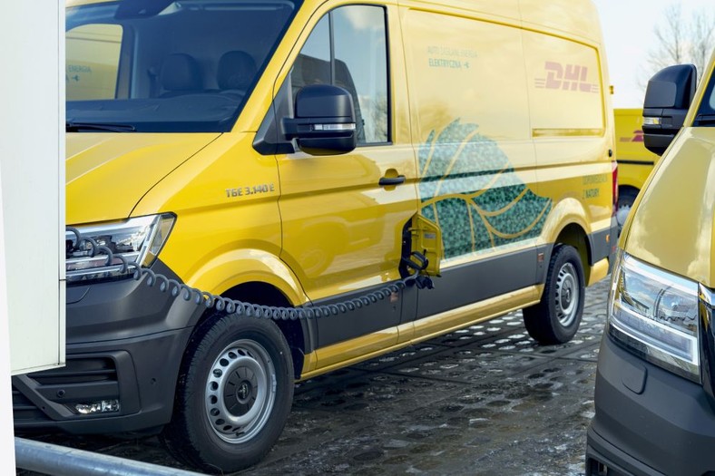 DHL Parcel Polska - ładowanie samochodu elektrycznego