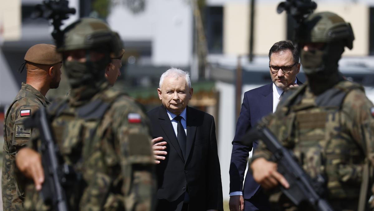 Jarosław Kaczyński podczas spotkania z żołnierzami
