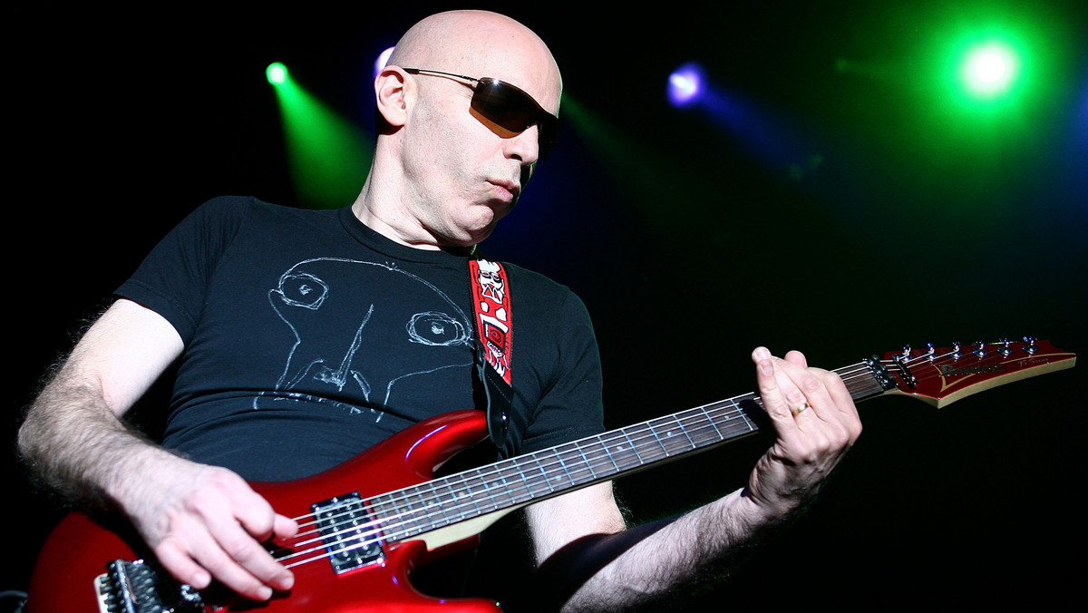 Joe Satriani wystąpi w Polsce. Koncert artysty w ramach promocji jego najnowszego albumu "Shockwave Supernova" odbędzie się 18 października. Gitarzysta zagra na warszawskim Torwarze. Bilety wciąż dostępne.