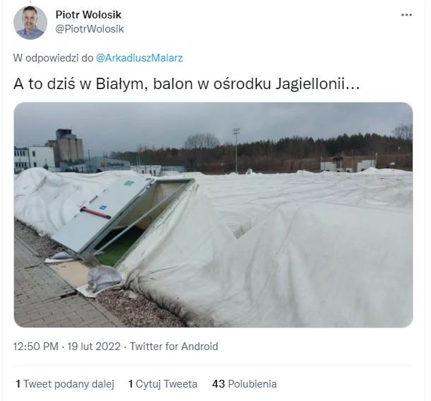 Zniszczona hala pneumatyczna w Białymstoku