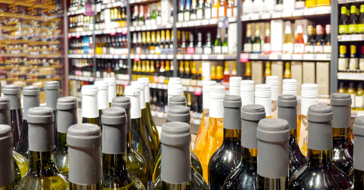 Polacy chcą nocnej prohibicji? Takiego wyniku sondażu nikt się nie spodziewał