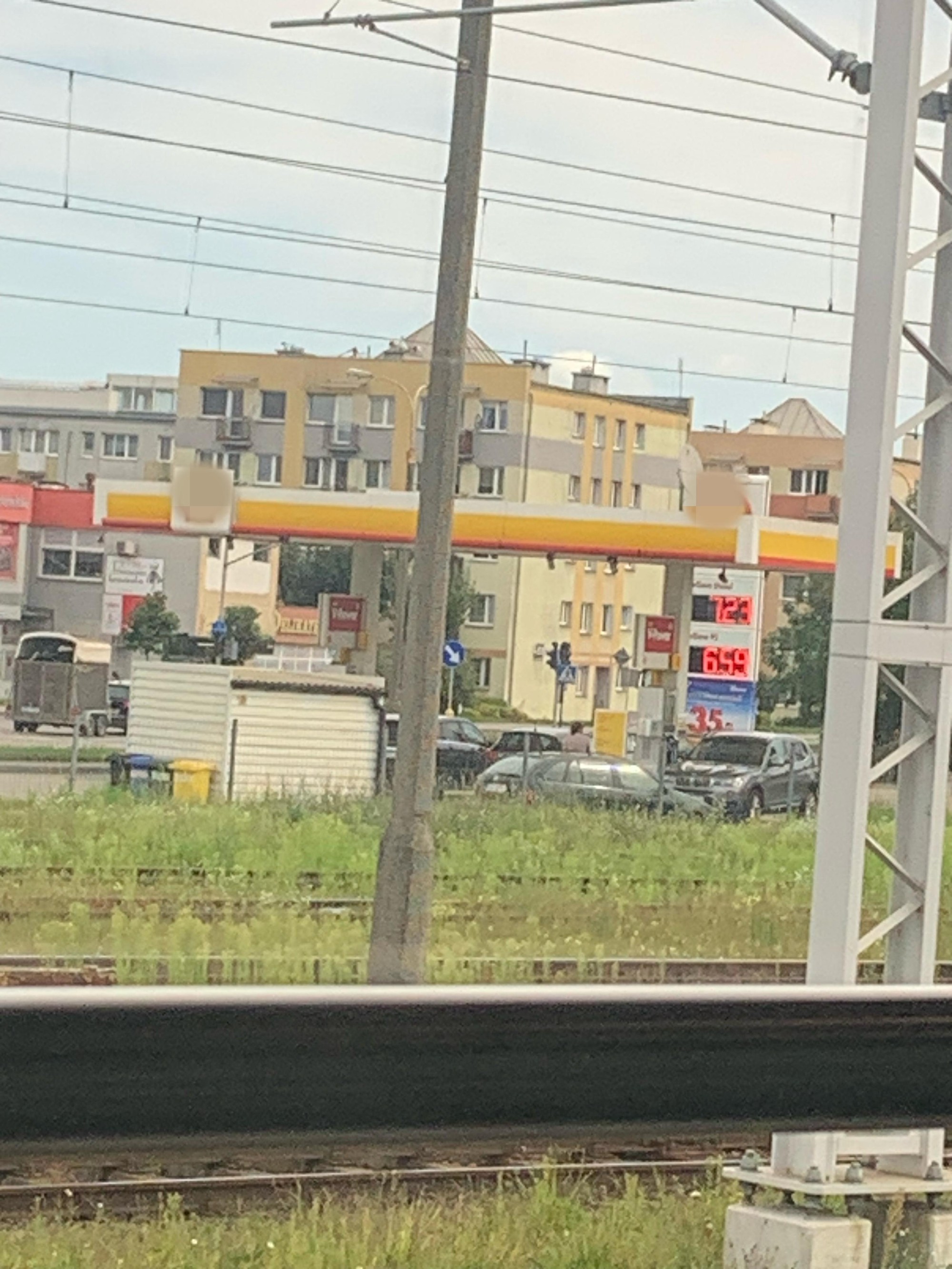 Ceny na benzínke pri meste Gdansk.
