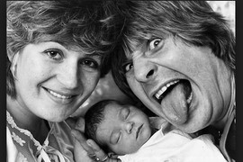 Retko ko zna da je ONA ĆERKA OZIJA OZBORNA i božanski je lepa! Sa 16 godina OTIŠLA OD KUĆE, zvali je "ČUDAKINJA KOJA NE IZLAZI IZ SOBE", a ona sama ZARADILA MILIONE