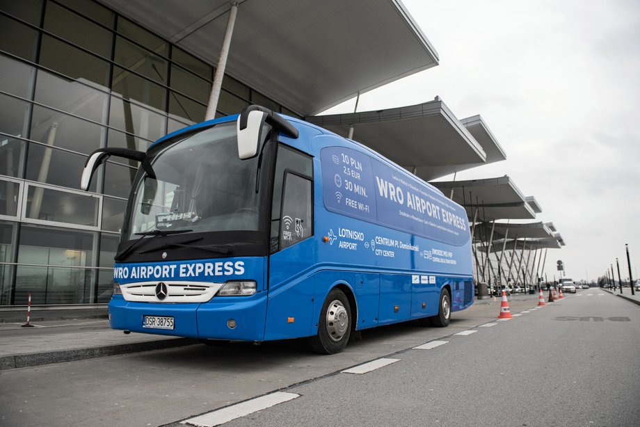 W 2017 roku uruchomiono WRO Airport Express - szybkie połączenie lotniska z centrum Wrocławia