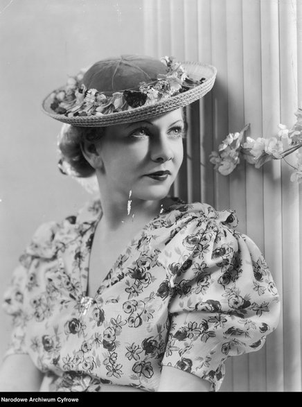 Modelka w ozdobnym stroju, 1918-1939, Narodowe Archiwum Cyfrowe
