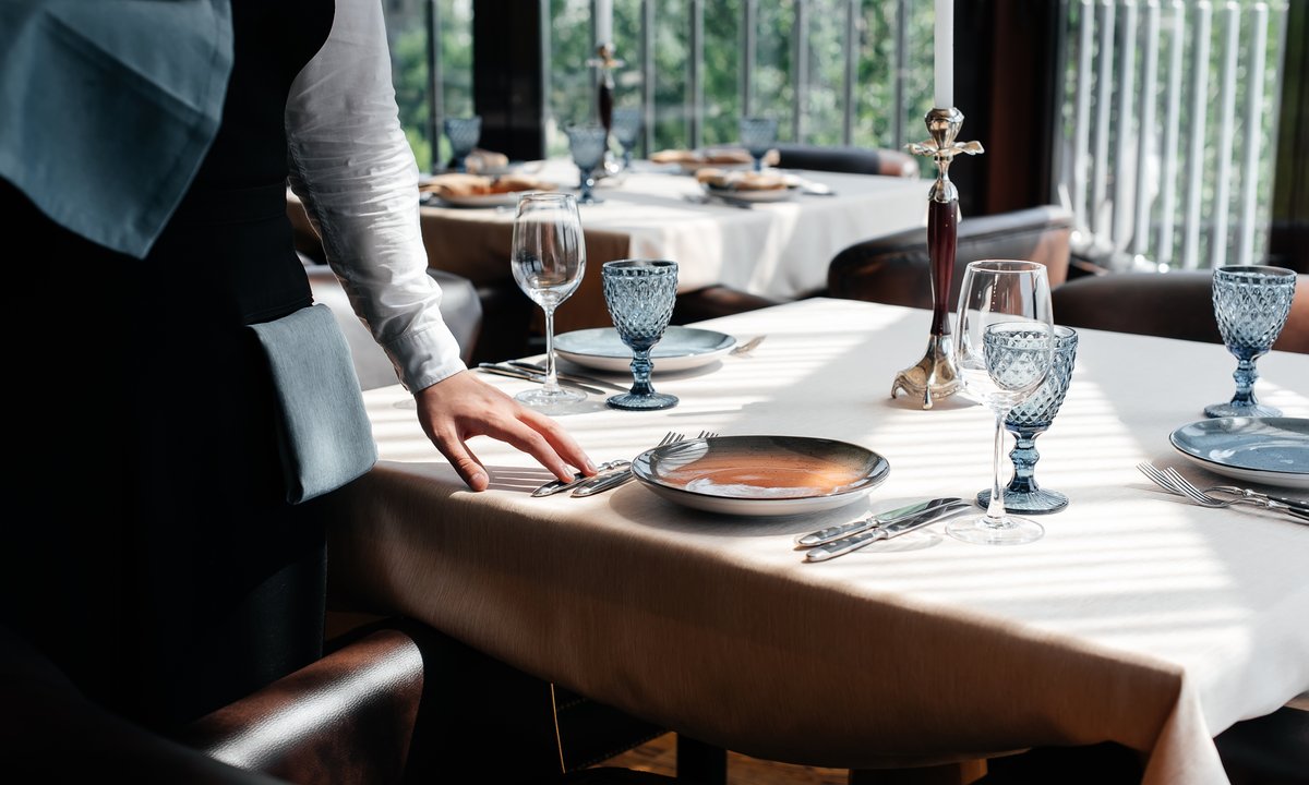 Czego kelner nigdy ci nie powie? Takie pułapki w menu stosują restauracje