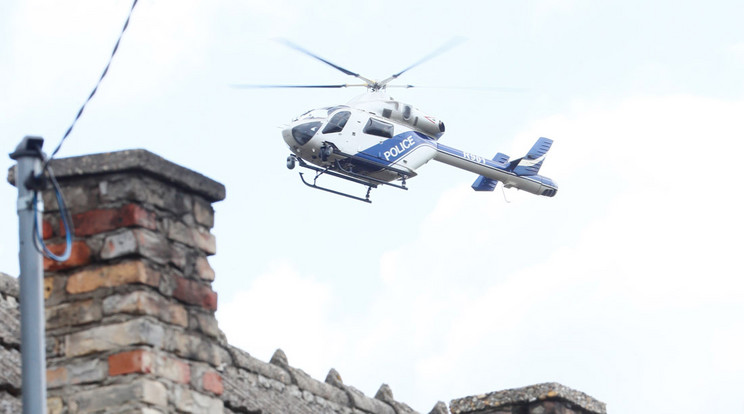 REndőrségi helikopter pásztázza az eget / Fotó: Fuszek Gábor