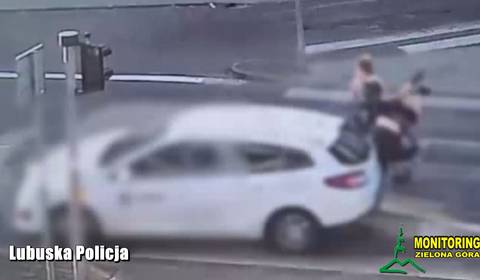 Potrącił dwóch nastolatków na przejściu. Sytuacja oczywista, ale czy piesi są bez winy?