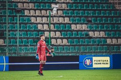 Bramkarz Górnika dwa razy wrzucił piłkę do swojej bramki. Pomógł Cracovii w awansie [WIDEO]