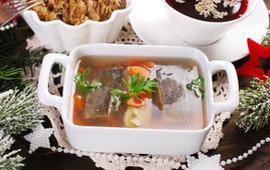 genialna-bursztynowa-galareta-z-karpia-na-stole-w-wigilie-bedzie-gwiazda