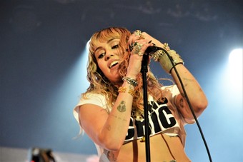 Porno Chic Miley Cyrus kontra rockowa tradycja. Orange Warsaw ...