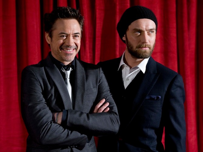 8. Robert Downey Jr. (na zdjęciu z premiery nowego 'Holmesa' towarzyszy mu Jude Law)
