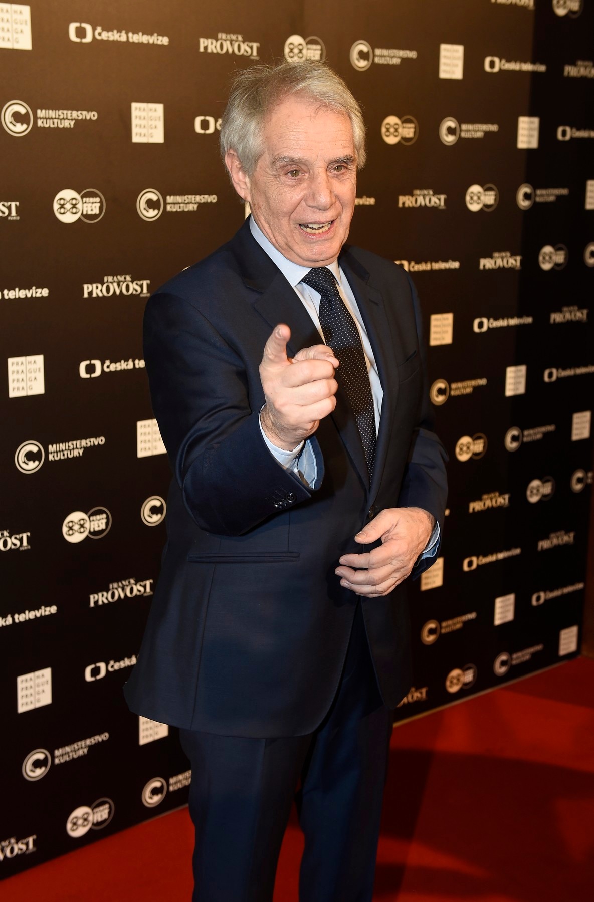 Český spevák a herec Josef Laufer.