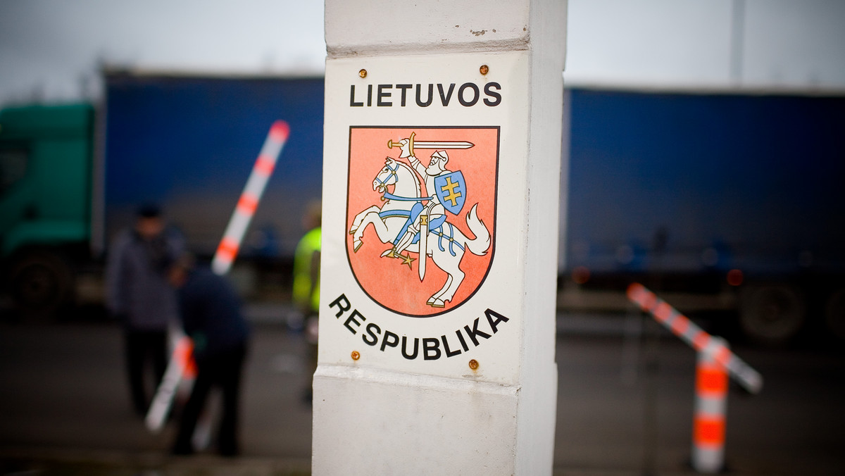 W tirze z ładunkiem drewna opałowego próbowało dostać się do Polski dziewięcioro obywateli Wietnamu. Próbę nielegalnego wjazdu do naszego kraju udaremnili wspólnie w Budzisku (Podlaskie) pogranicznicy i celnicy. Zatrzymano też kierowcę ciężarówki.